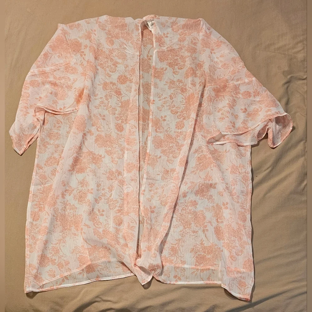 Aerie Pink‎ Ciffon Cape - Picture 4 of 9